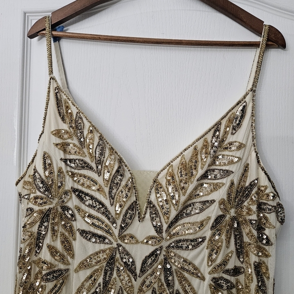 Mac Duggal Embellished Leaf Gown in Gold 16 NWT - Picture 5 of 16